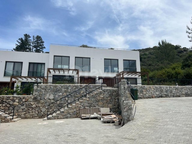 Garten-Villa mit 3 Schlafzimmern und 1 Wohnzimmer in der Bellapais-Region, Kyrenia: Ruhevolles Leben inmitten der Natur