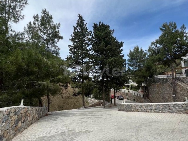 Garten-Villa mit 3 Schlafzimmern und 1 Wohnzimmer in der Bellapais-Region, Kyrenia: Ruhevolles Leben inmitten der Natur