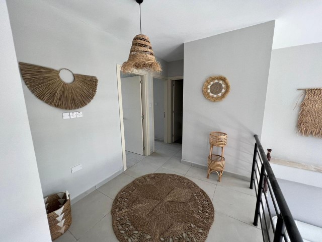 DUPLEX-WOHNUNG MIT 3 SCHLAFZIMMERN IN GIRNE ALSANCAK!!!