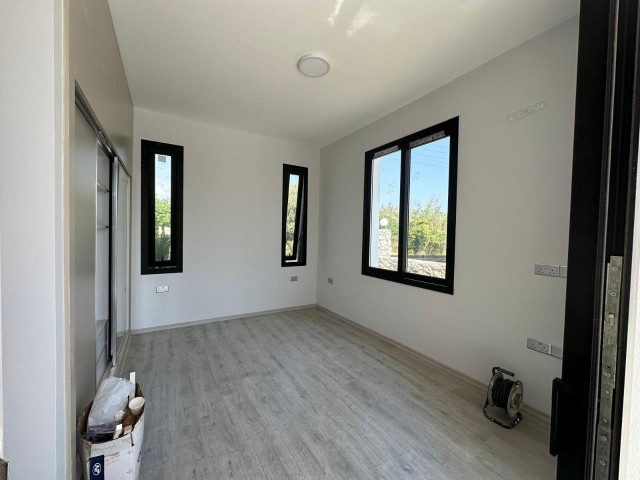 4+1 VILLA ZU VERKAUFEN MIT GROSSEM GRUNDSTÜCK UND GROSSER NUTZFLÄCHE IN DER REGION KYRENIA LAPTA!!!