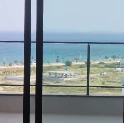 Полностью меблированная квартира 1+0 с великолепным видом на море и бассейн в отеле Caesar Resort