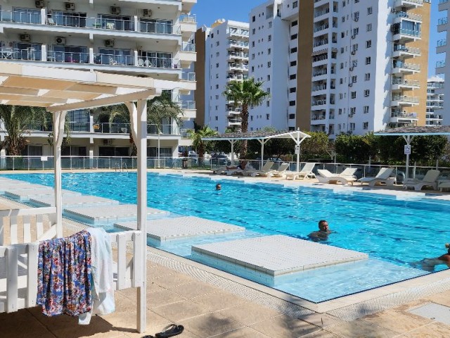 Полностью меблированная квартира 1+0 с великолепным видом на море и бассейн в отеле Caesar Resort