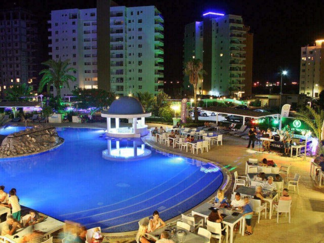 Komplett möblierte 1+0-Wohnung mit herrlichem Meer- und Poolblick im Caesar Resort