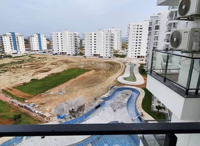 Komplett möbliertes 1+0-Apartment mit herrlichem Poolblick im Caesar Resort