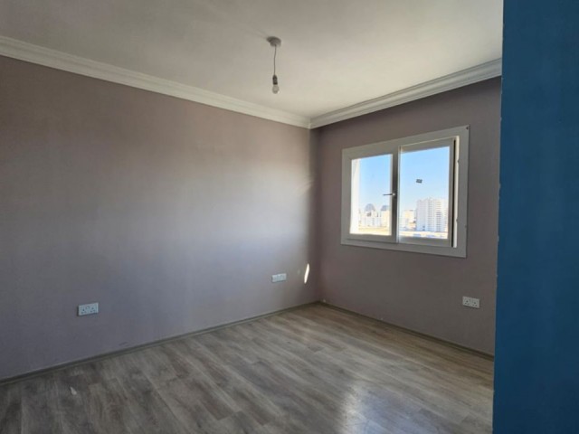 kelepır fıyat İskele Long Beach'de, Royal Sun Elite sitesinde, satılık 2+1  daire ( teslime hazir  ,  kdv, trafo  ,ödenmiş) en az aylık 600 stg kira geliri garanti