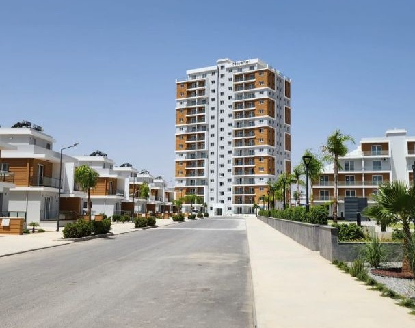 kelepır fıyat İskele Long Beach'de, Royal Sun Elite sitesinde, satılık 2+1  daire ( teslime hazir  ,  kdv, trafo  ,ödenmiş) en az aylık 600 stg kira geliri garanti