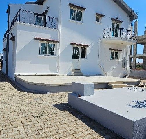 Yenıbogazıcı Villa 3+2 Maisonette Sehr erschwinglicher Preis, sehr gute Lage, 860 m² große Villa mit