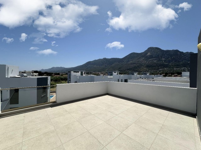 3+2 Villa mit Dachterrasse mit direktem Blick auf die Berge in der Region Karshiyaka!