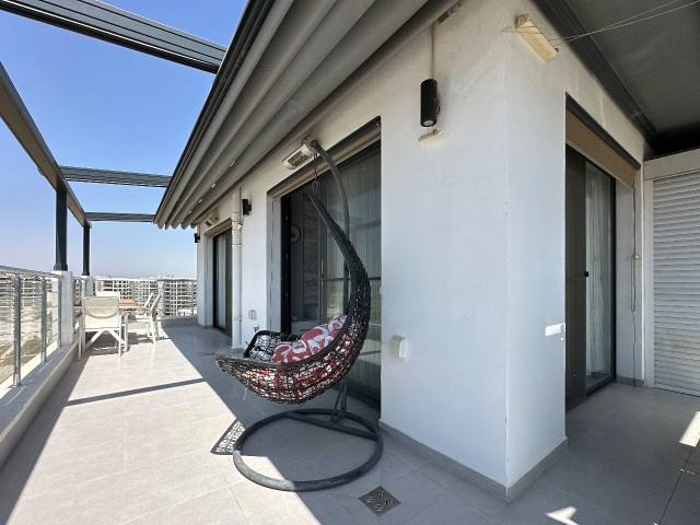 Schönes Penthouse mit Bergblick