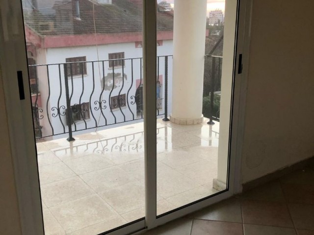 FAMAGUSTA CENTER BAYKAL 3 1 UNFURNISHED 180M LARGE FLAT FOR RENT