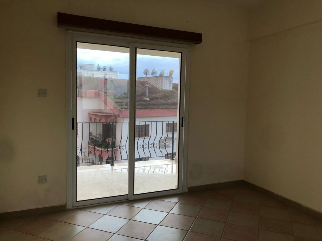 FAMAGUSTA CENTER BAYKAL 3 1 UNFURNISHED 180M LARGE FLAT FOR RENT