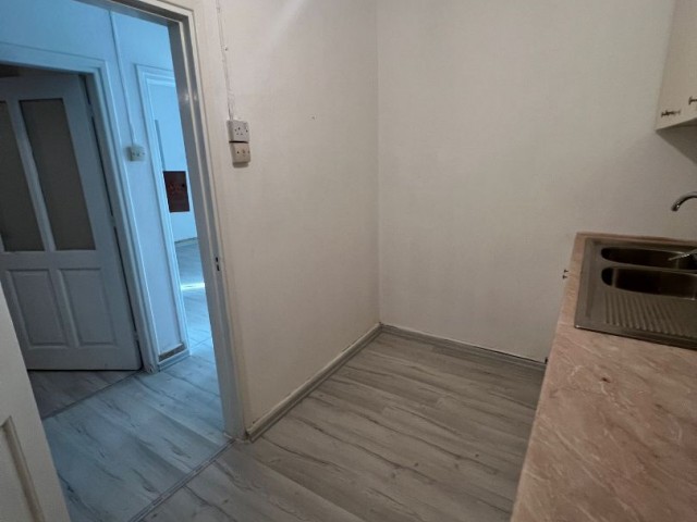 FAMAGUSTA MARAŞ 3+1 UNMÖBLIERTE WOHNUNG