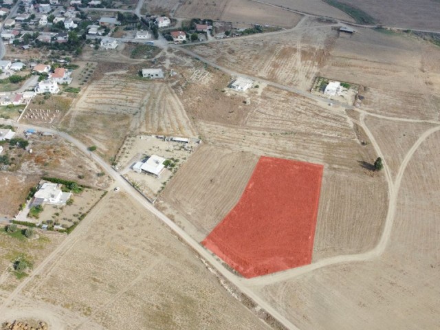 MESARYA REGION ULUKIŞLA VILLAGE  RESİDENTİAL ZONED PLOT, 2 DECLARES 1 EVLEK INFRASTRUCTURE READY 3 KOÇAN 2.29 DECLARES