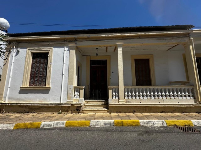 4+1 Detached House Requiring Renovation in Kyrenia Center