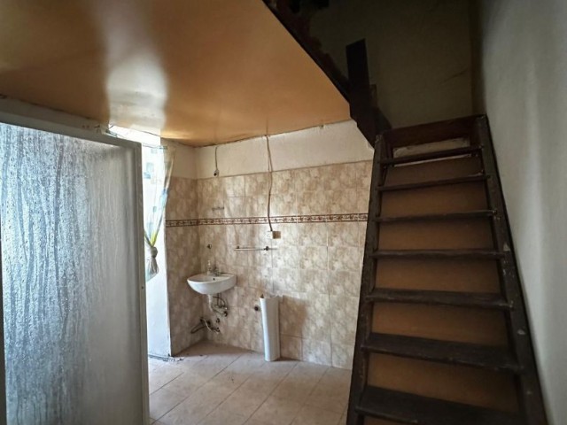 4+1 Detached House Requiring Renovation in Kyrenia Center