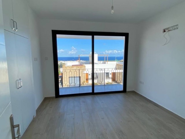 2+1 Penthouse-Suite zum Verkauf 200 Meter vom Meer entfernt