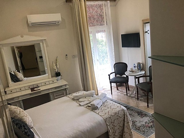 EINE EINMALIGE GELEGENHEIT!!! BOUTIQUE-HOTEL ZUM VERKAUF IM ANTIKEN HAFEN VON KYRENIA ** 