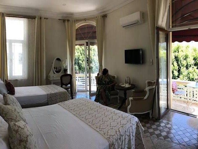 EINE EINMALIGE GELEGENHEIT!!! BOUTIQUE-HOTEL ZUM VERKAUF IM ANTIKEN HAFEN VON KYRENIA ** 