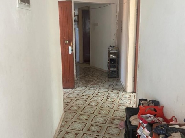 GİRNE MERKEZDE SAHİBİNDEN SATILIK TÜRK MALI 140M2 Daire