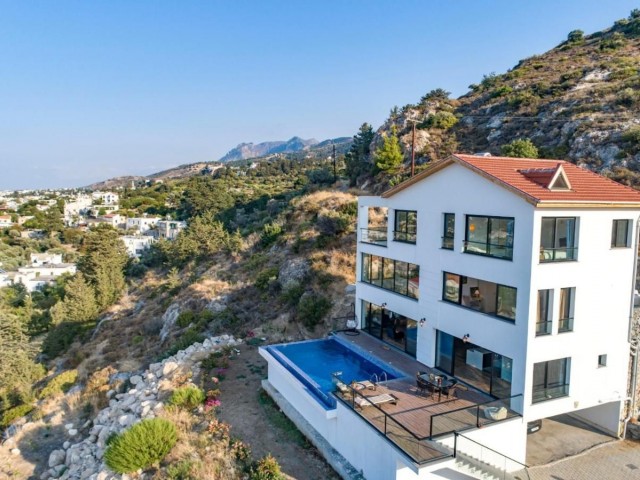 Kyrenia Lapta ist auch super Luxus, infinity Pool Villa mit herrlichem Blick zum Verkauf. ** 