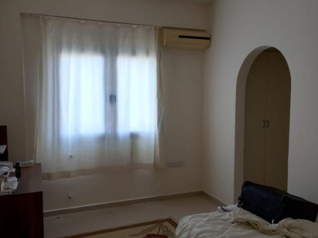 3 + 1 Apartment for sale in a very beautiful site in Esentepede ** 