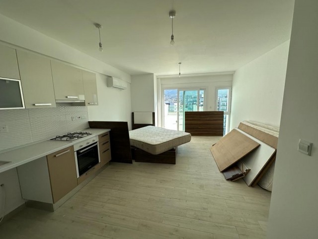 Girne Merkez'de Muhteşem Manzaralı, 2+1 penthouse Daire