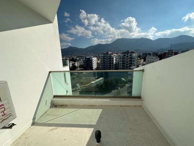 Girne Merkez'de Muhteşem Manzaralı, 2+1 penthouse Daire