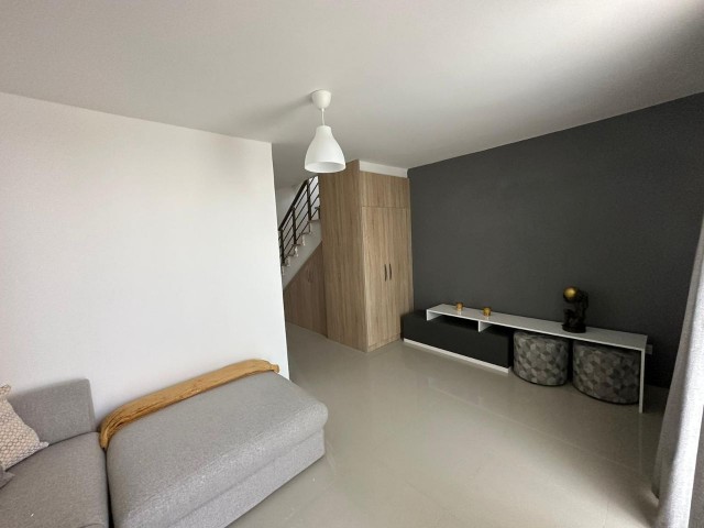 آپارتمان باغ 3+2 با استخر مشترک برای فروش در ZEYTİNLİK گیرنه