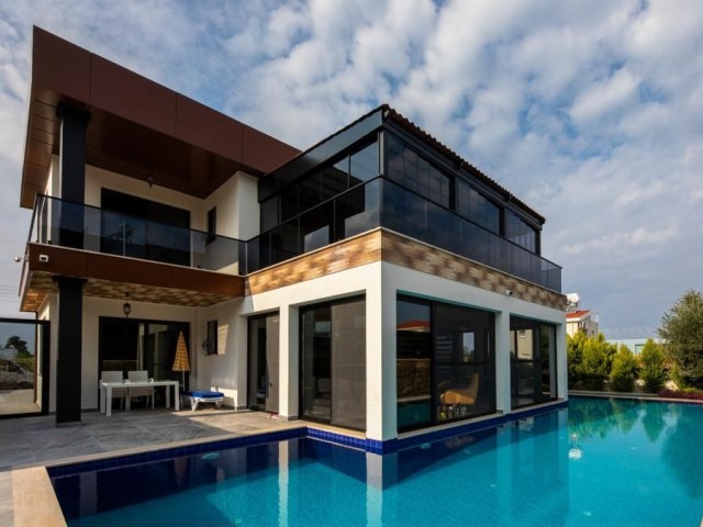 4+1 LUXURY VILLA IN EDREMİT. 