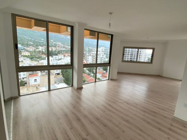 GİRNE MERKEZDE 2+1  DUBLEX PENTHOUSE..