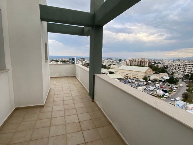 GİRNE MERKEZDE 2+1  DUBLEX PENTHOUSE..