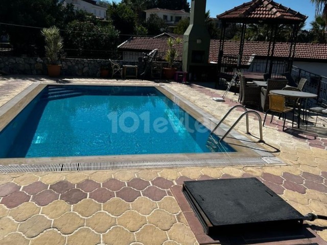 Villa mit privatem Pool zum Verkauf in Çatalköy