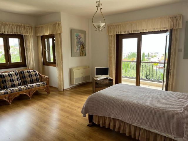 In der prestigeträchtigsten Gegend von Kyrenia, innerhalb von 5 Hektar, mit Berg- und Meerblick, Herrenhaus zu vermieten