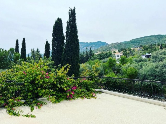 In der prestigeträchtigsten Gegend von Kyrenia, innerhalb von 5 Hektar, mit Berg- und Meerblick, Herrenhaus zu vermieten