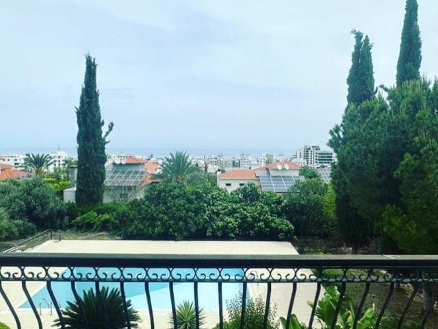 In der prestigeträchtigsten Gegend von Kyrenia, innerhalb von 5 Hektar, mit Berg- und Meerblick, Herrenhaus zu vermieten