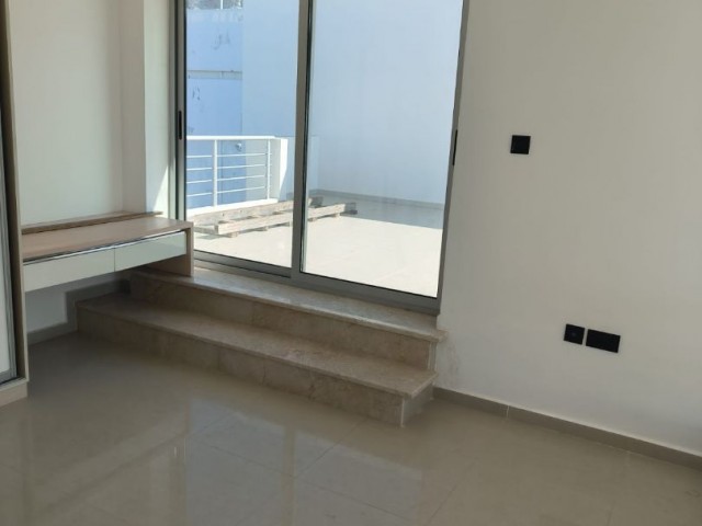 GİRNE DOĞANKÖY'DE 2+1 PENTHOUSE DAİRE