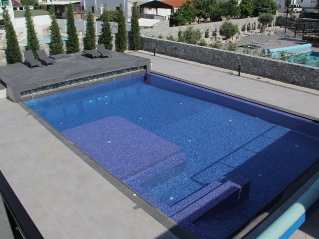 Girne  Çatalköy'de ısıtmalı Havuzulu Satılık Ultra Lüx Villa