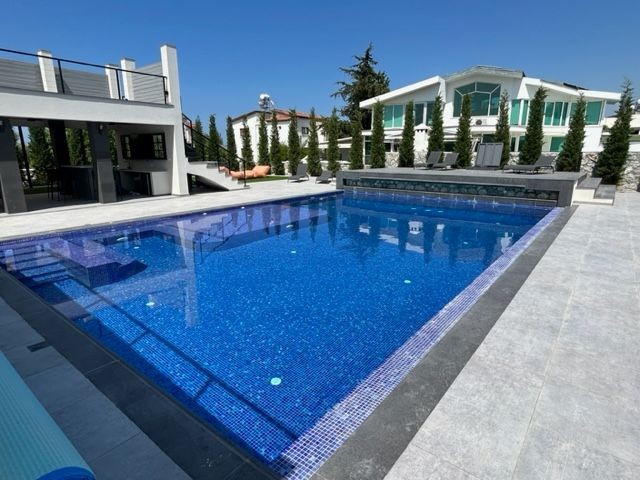 Girne  Çatalköy'de ısıtmalı Havuzulu Satılık Ultra Lüx Villa