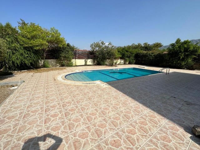 3+1 Villa zur Miete mit privatem Pool in Karaoğlanoğlu