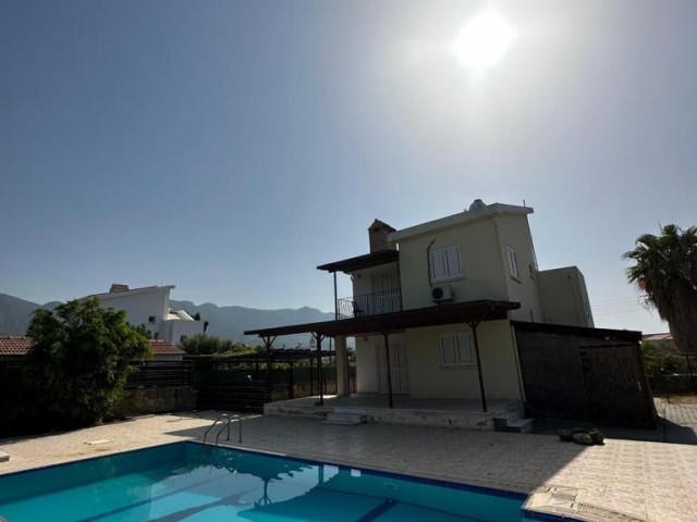 3+1 Villa zur Miete mit privatem Pool in Karaoğlanoğlu