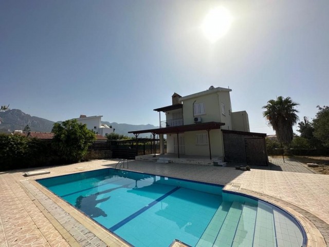 3+1 Villa zur Miete mit privatem Pool in Karaoğlanoğlu