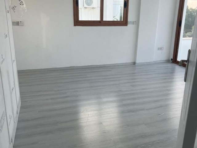 Ozanköy'de deniz manzaralı ortak havuzlu sitede kiralık 4+1 villa 