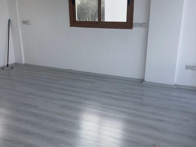 Ozanköy'de deniz manzaralı ortak havuzlu sitede kiralık 4+1 villa 