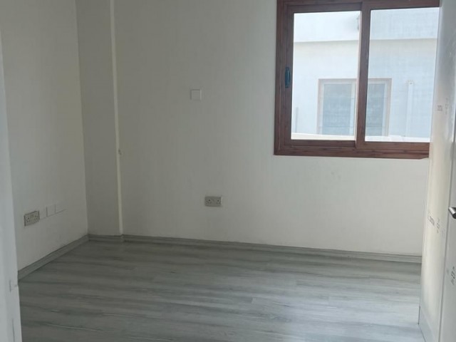 Ozanköy'de deniz manzaralı ortak havuzlu sitede kiralık 4+1 villa 