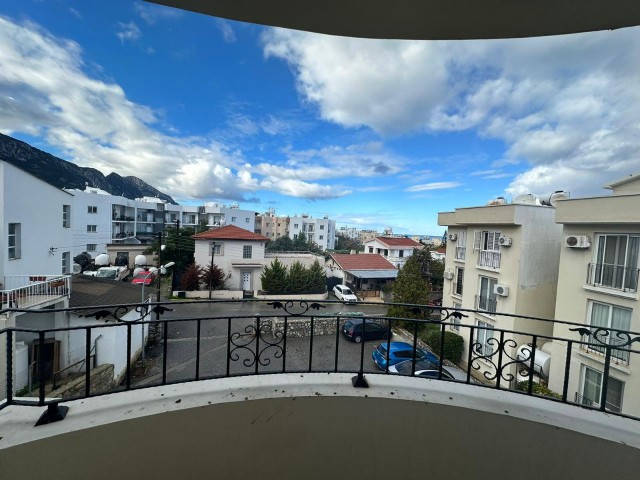 EINZELNE AUTORISIERTE ALSANCAK 3+1 WOHNUNG MIT MEERBLICK