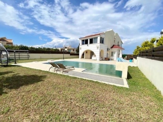 3+1 VILLA FOR SALE WITH MOUNTAIN VIEW IN A FABULOUS LOCATION IN GIRNE ALSANCAK