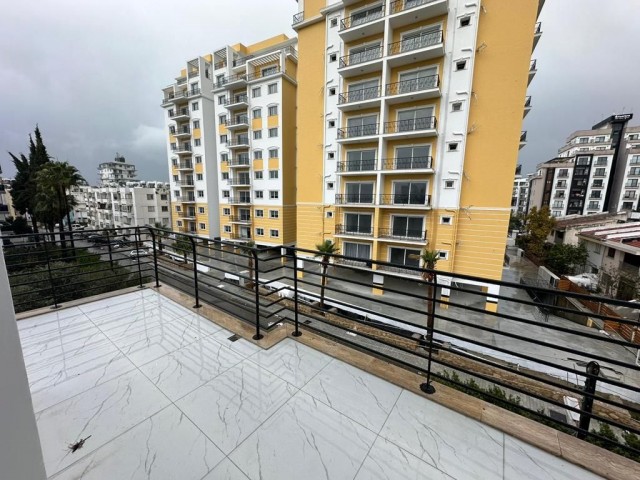 KYRENIA CENTER 4+1 PENTHOUSE-WOHNUNG ZU VERMIETEN