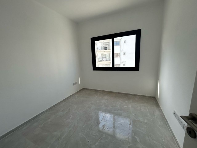 Квартира 2+1 в аренду в центре Кирении, без мебели и с коммерческим разрешением