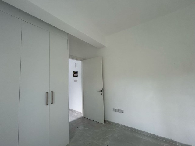 Квартира 2+1 в аренду в центре Кирении, без мебели и с коммерческим разрешением