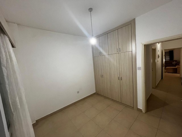 3+1 flat in a central location in Yenikent